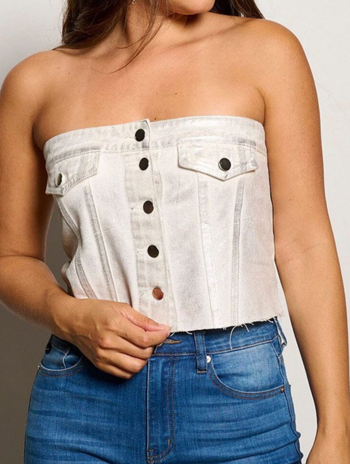 Top denim blanco con foil plata