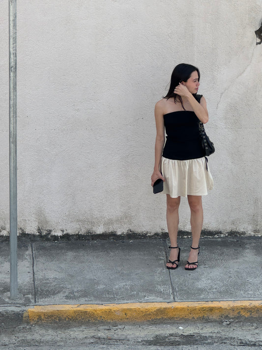 Vestido corto con faldón beige