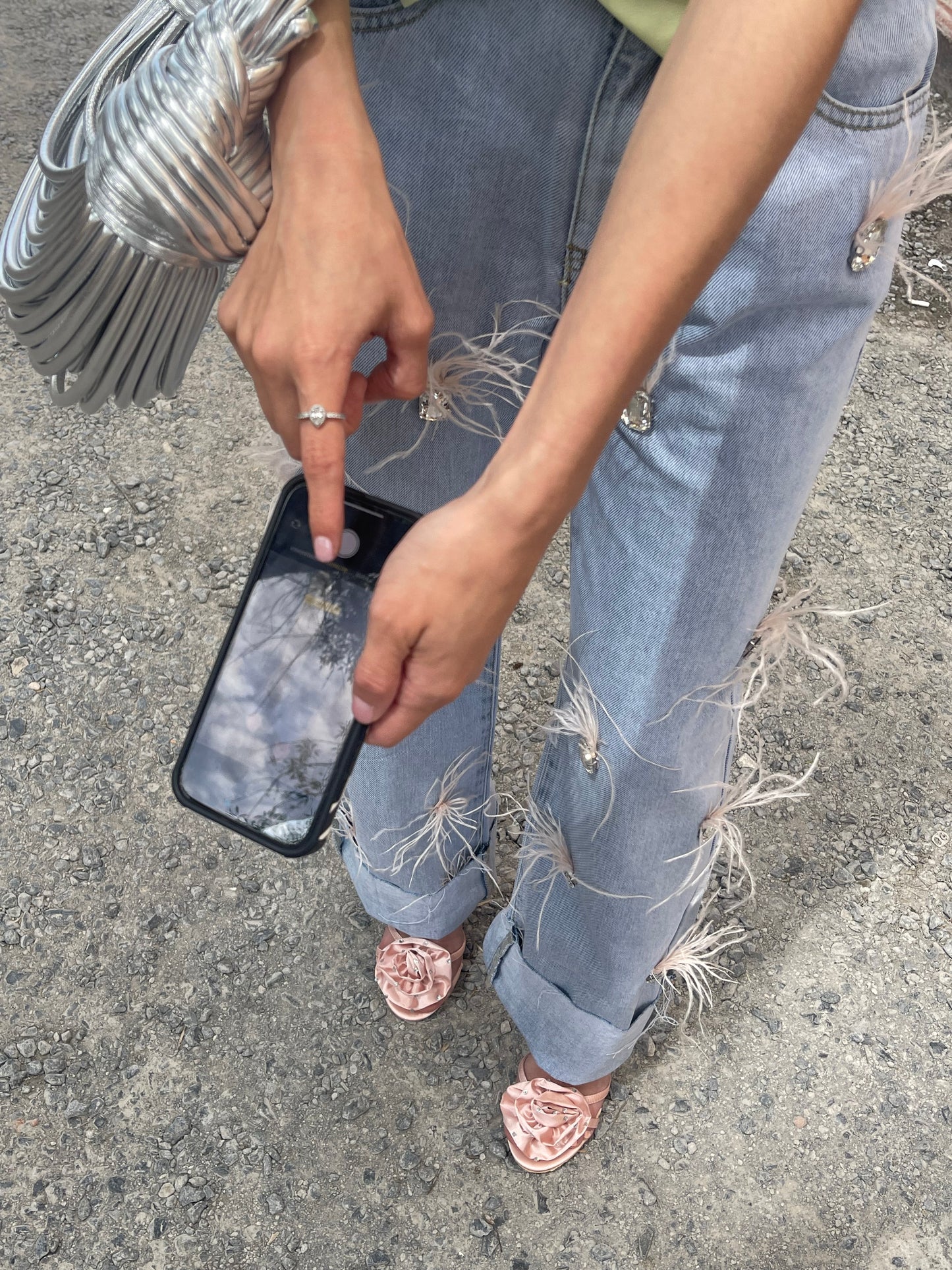 Pantalón con plumas en estoperol