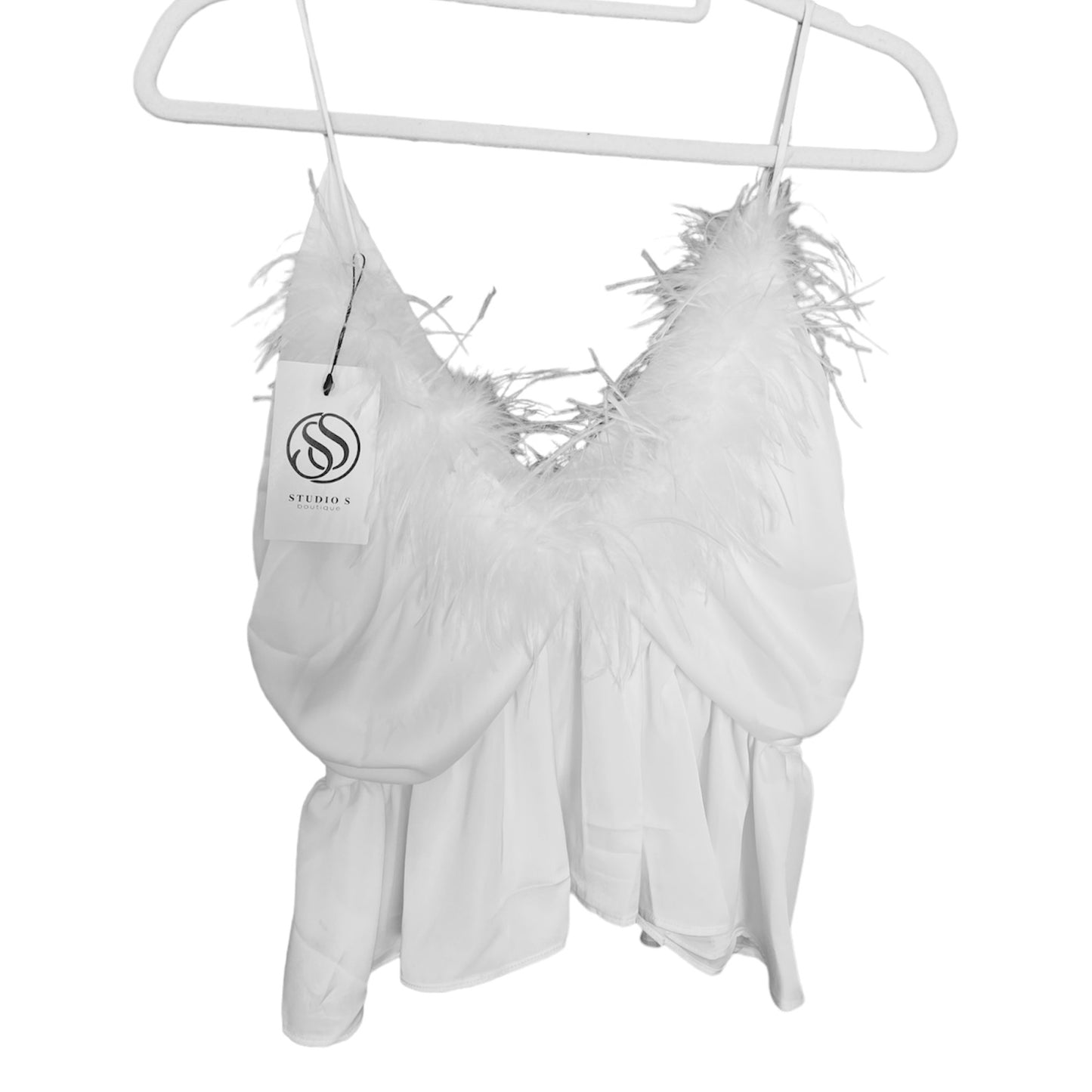 Top de plumas en escote