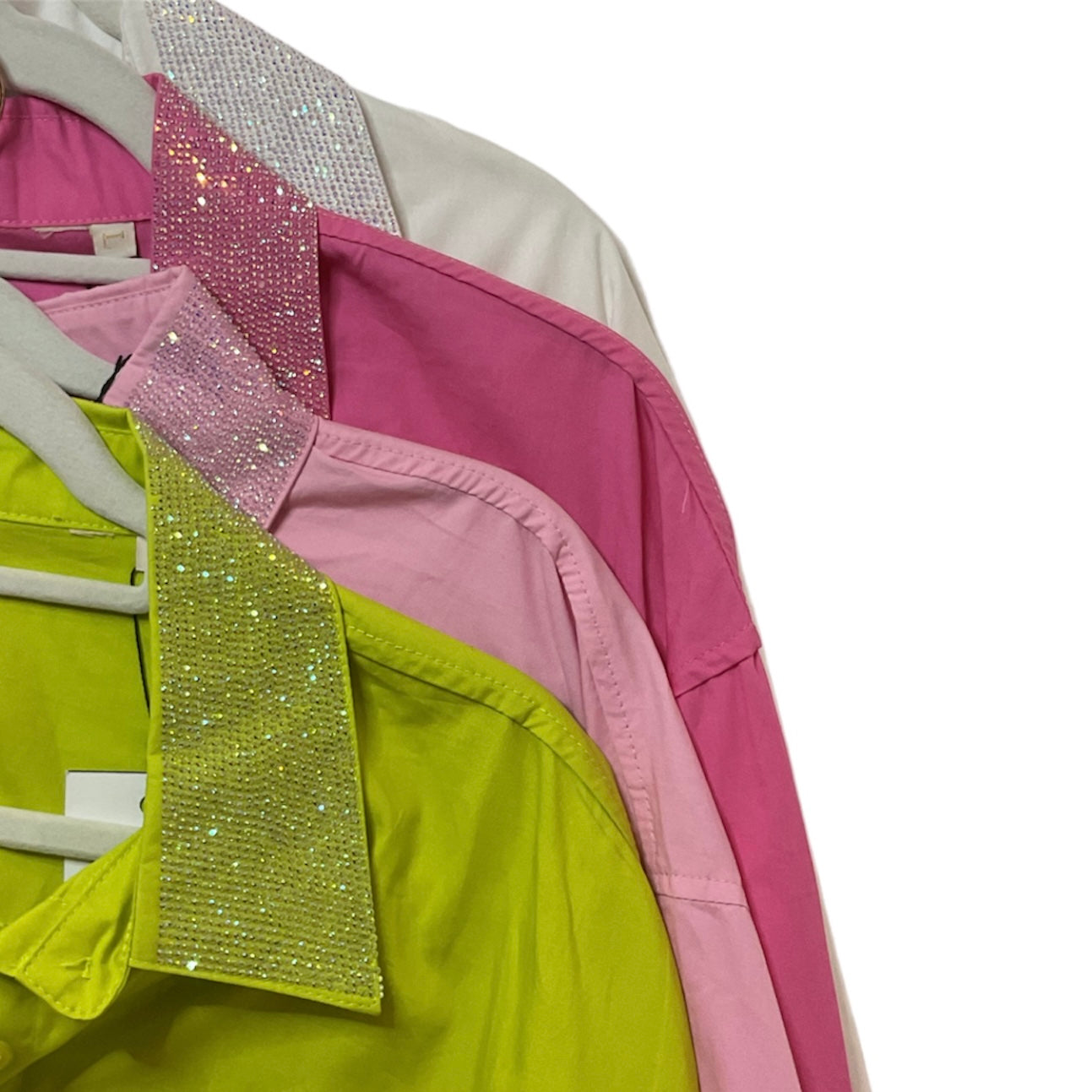 Camisa con brillo en cuello y palabras WOMAN SHINE