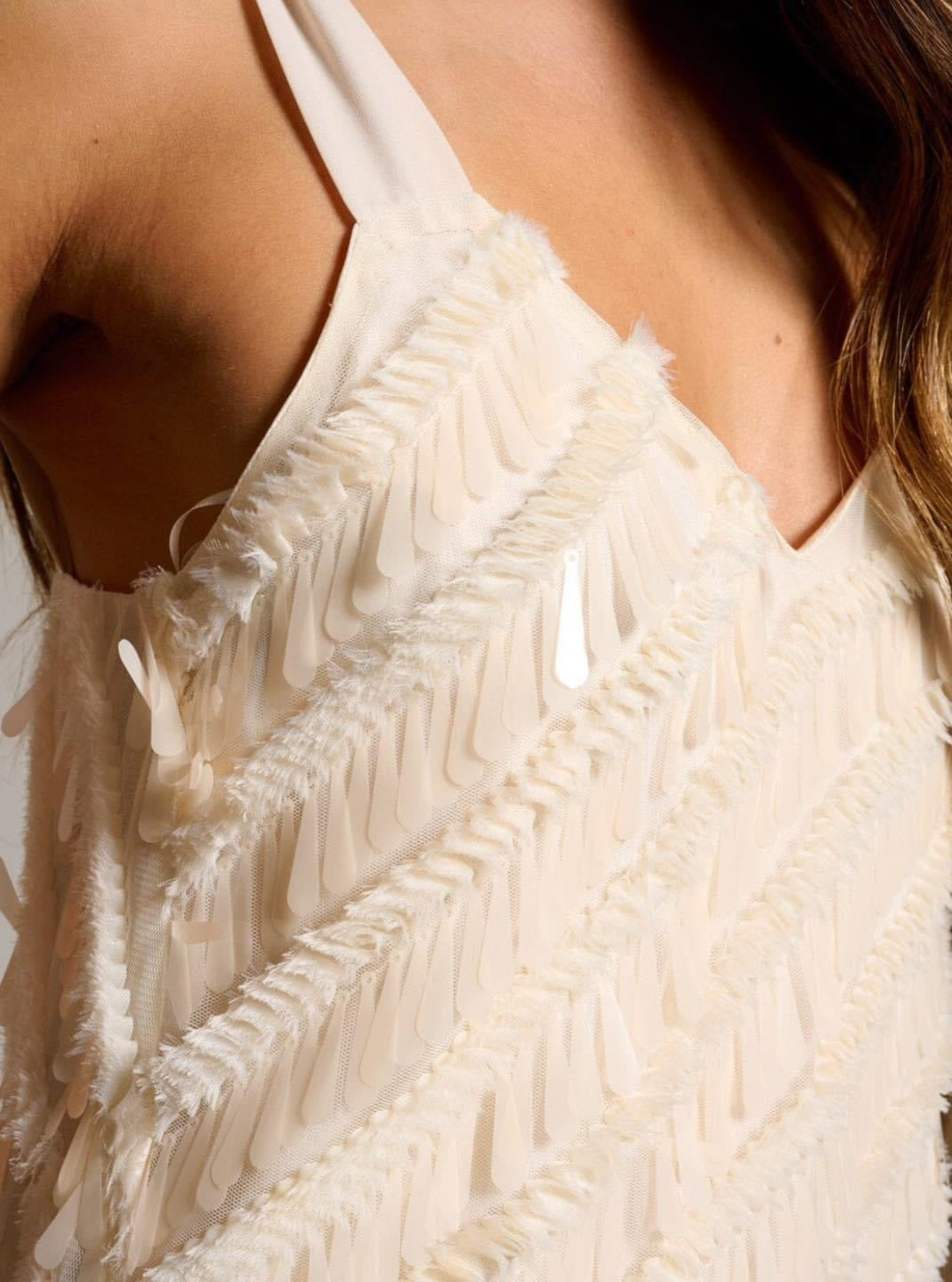 Vestido beige con lentejuela